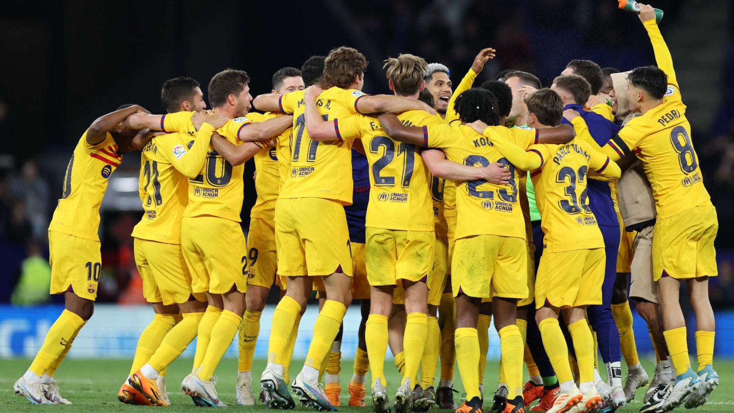 [天下足球]谢维基扬倒钩破门领衔一周十佳进球.